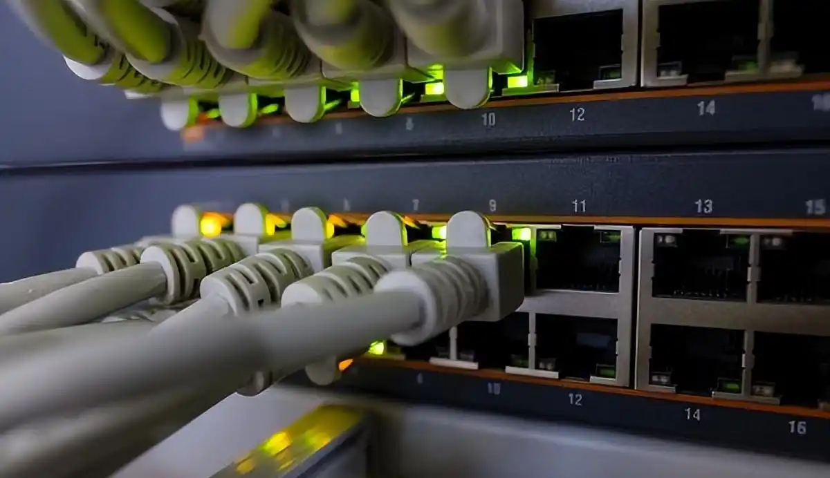 WiFi信号满格网速慢解决方案_上网速度慢_路由器固件更新提升网速