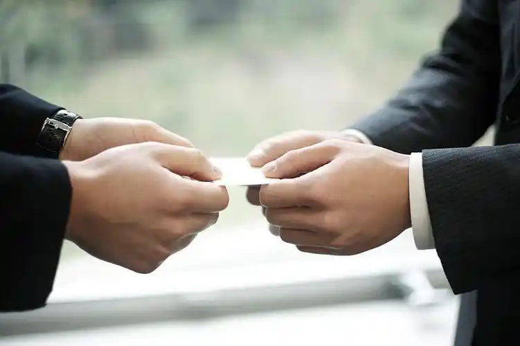 银行规范化服务七步曲_银行柜面服务七步曲_柜员服务流程标准化