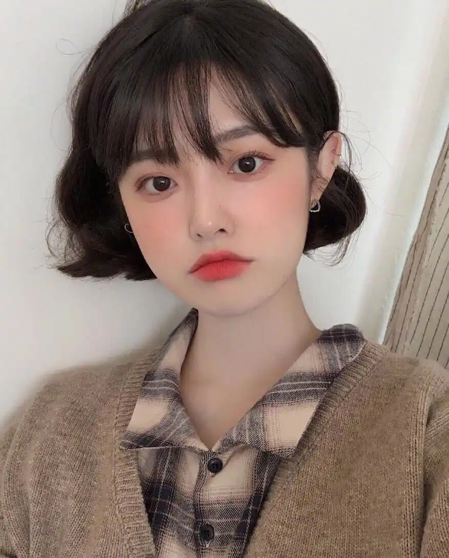 脸大女生适合的刘海_宽脸女生适合的发型_显脸小万能刘海发型