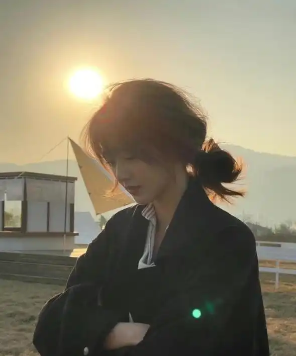 脸型选择发型_秋冬发型设计_宽脸女生适合的发型