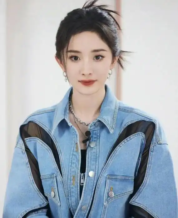 秋冬发型设计_脸型选择发型_宽脸女生适合的发型